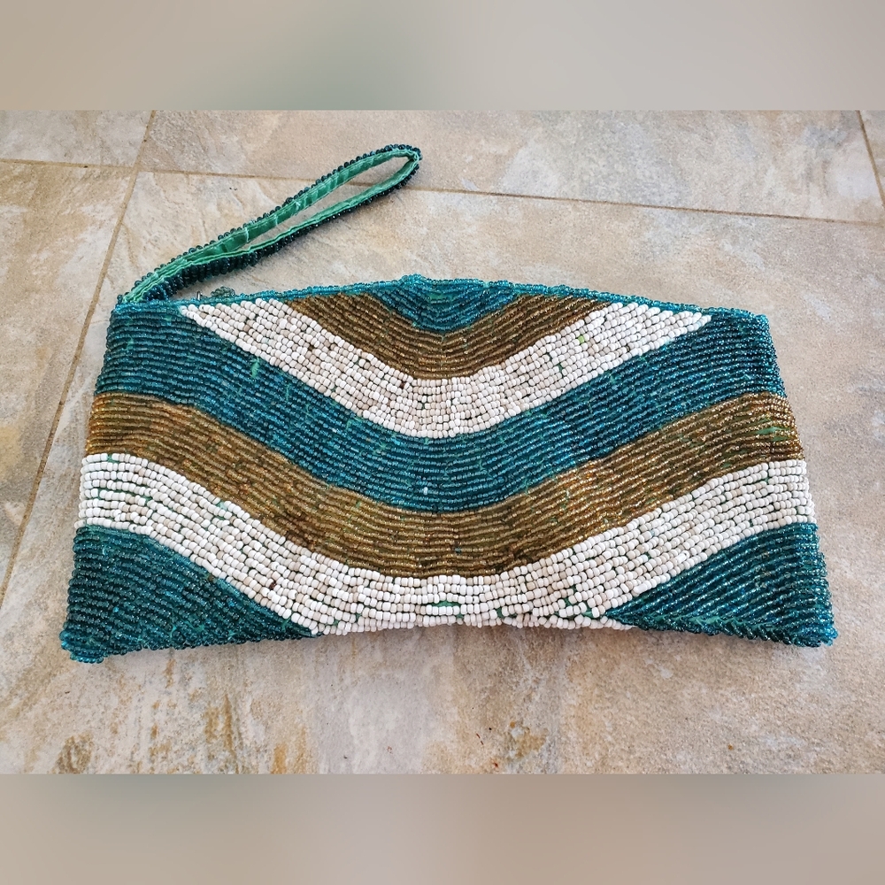Beaded clutch